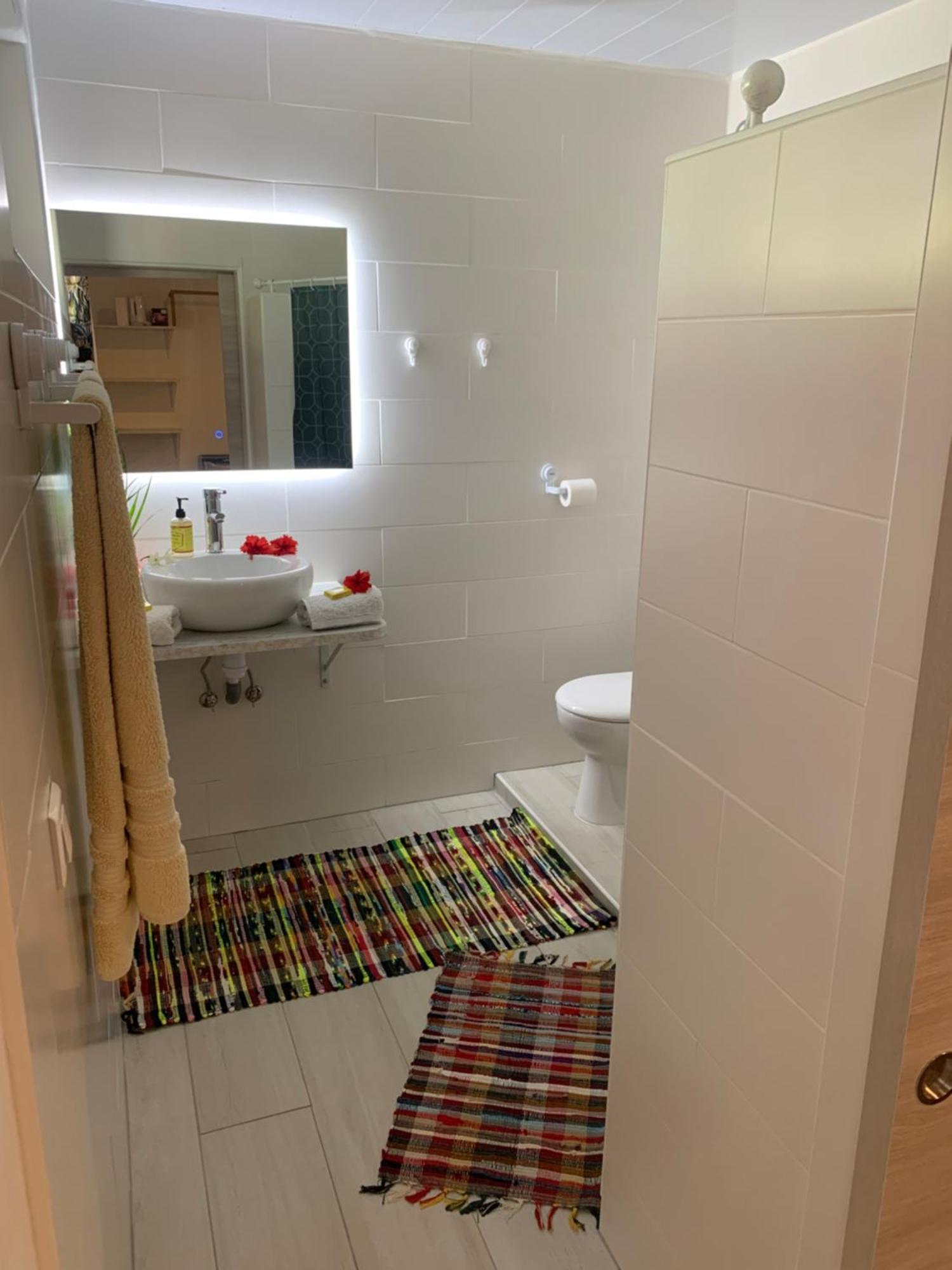 A Tomo Mai Homestay, Close To Airport, Private Bathroom Free Parking And Wifi With High Connection And Breakfast Optional Faaa Dış mekan fotoğraf