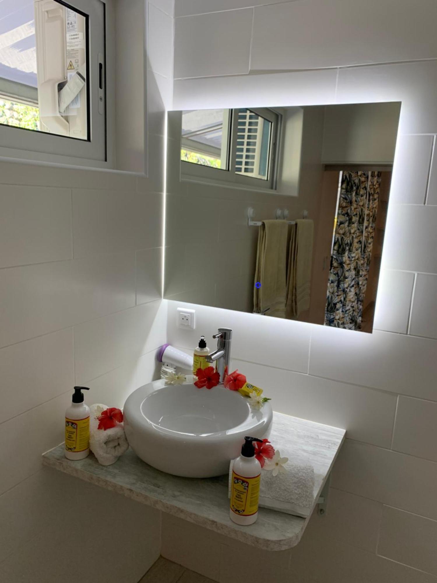 A Tomo Mai Homestay, Close To Airport, Private Bathroom Free Parking And Wifi With High Connection And Breakfast Optional Faaa Dış mekan fotoğraf